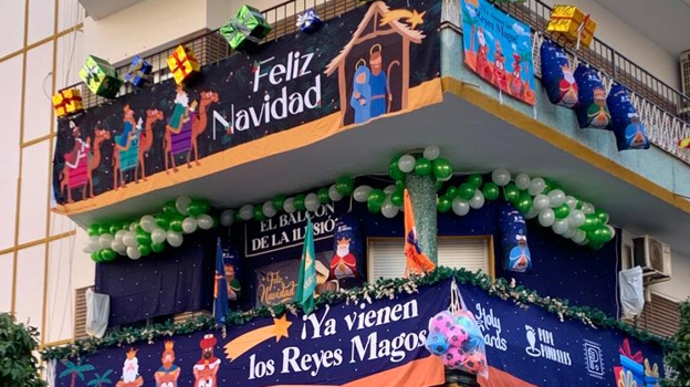 El Balcón de la Ilusión en la calle Asunción, esquina con la calle Virgen de Regla.