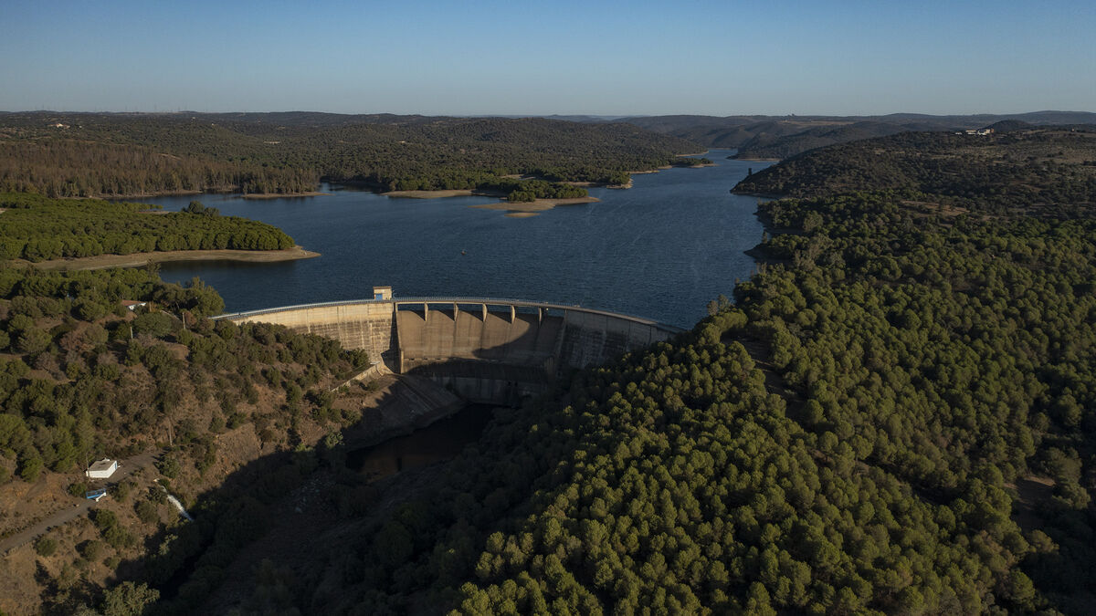 El pantano del Gergal, en Guillena, uno de los que abastecen a la capital.
