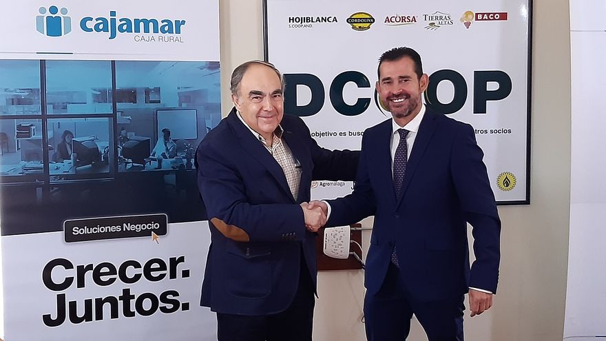 Cajamar y el grupo malagueño Dcoop firman un acuerdo para financiar la transformación de cultivos