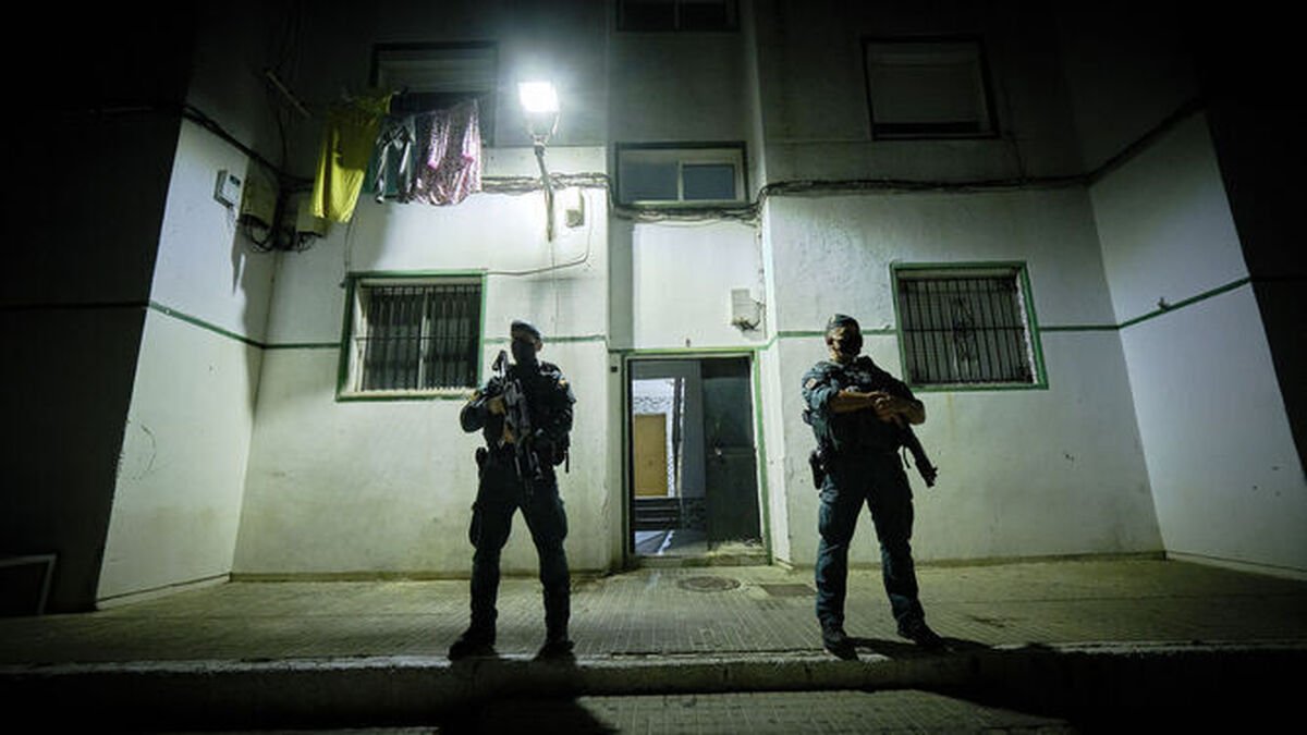 La Fiscalía advierte de narcopisos en Cádiz y señala a Algeciras como centro neurálgico del narcotráfico.