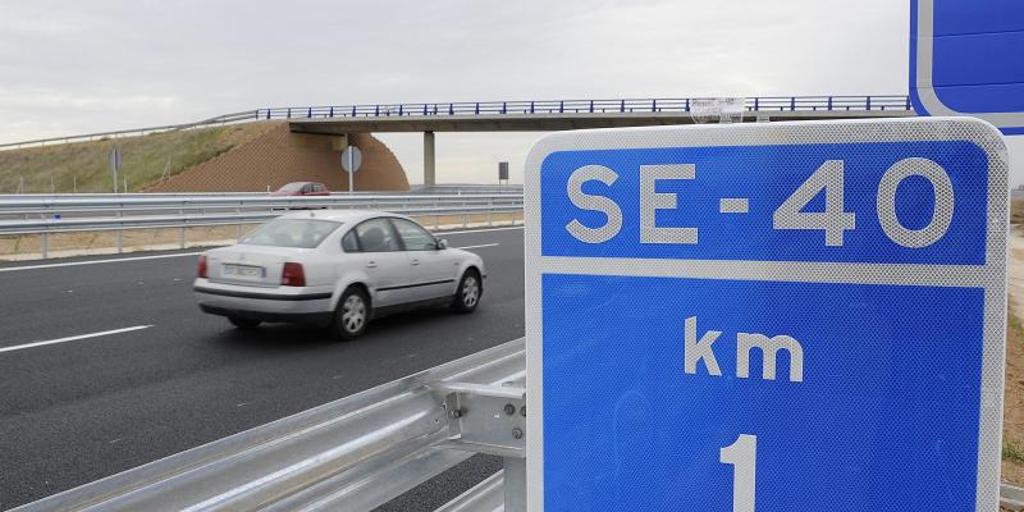 El informe del Gobierno justifica la elección del puente sobre la SE-40 por "costes, plazos e impacto" y dice que será en 2028