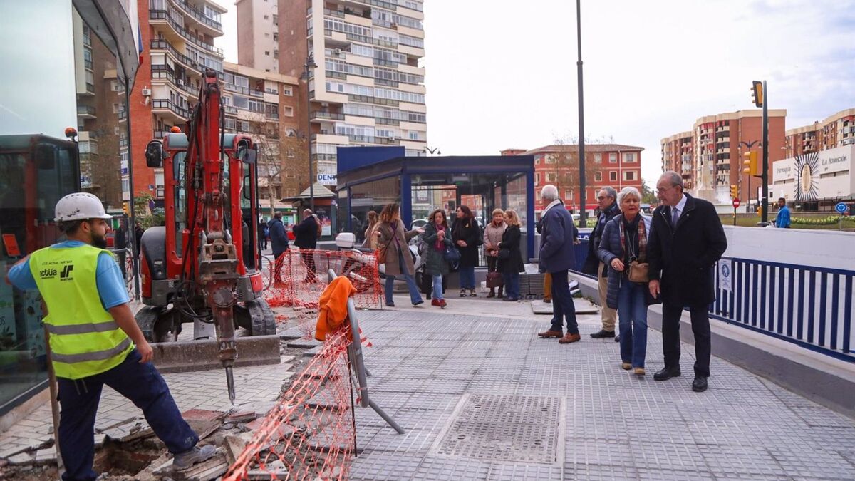 La primera fase de las obras de urbanización del Paseo de los Tilos de Málaga está terminada en un 90%.