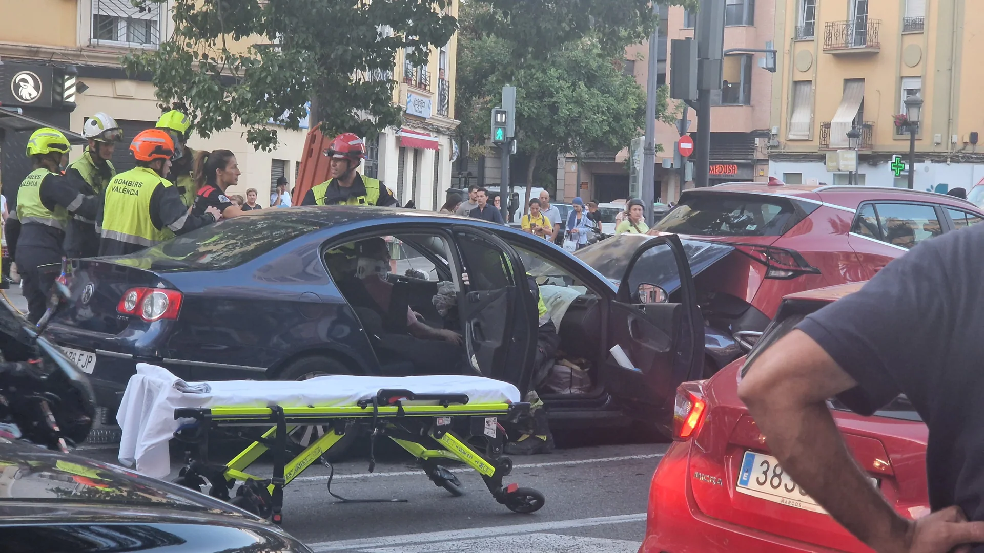 Accidente en Valencia: Cardenal Benlloch : Un accidente con dos heridos provocó un atasco en la avenida Cardenal Benlloch.