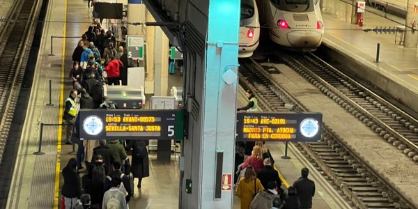 Adif achaca a las fuertes rachas de viento la rotura de la catenaria que provocó los retrasos del AVE en Sevilla.