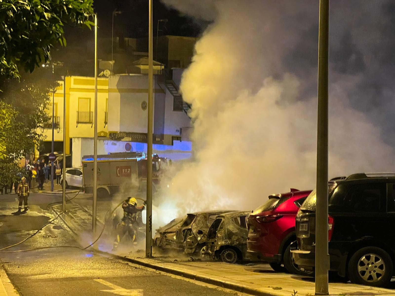 Alcalá destaca la presencia del incendio de siete vehículos