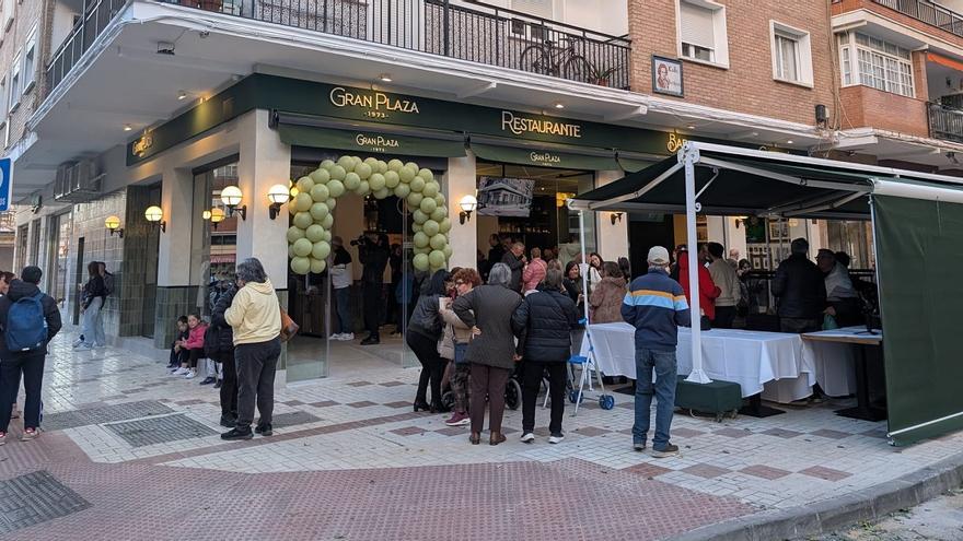 CAFETERÍAS EN MÁLAGA | El barrio malagueño de La Paz se reencuentra con la histórica cafetería Gran Plaza.