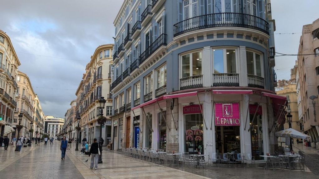 COMERCIO MÁLAGA | La confitería Lepanto abrirá al público este jueves en su último día tras el acuerdo de principio del ERE.