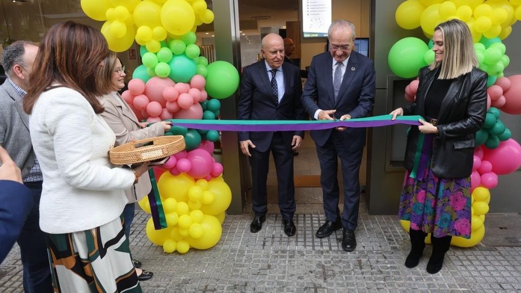 DE COMPRAS EN MÁLAGA | Juan Lucas abre su nueva tienda en la calle Salitre de Málaga.
