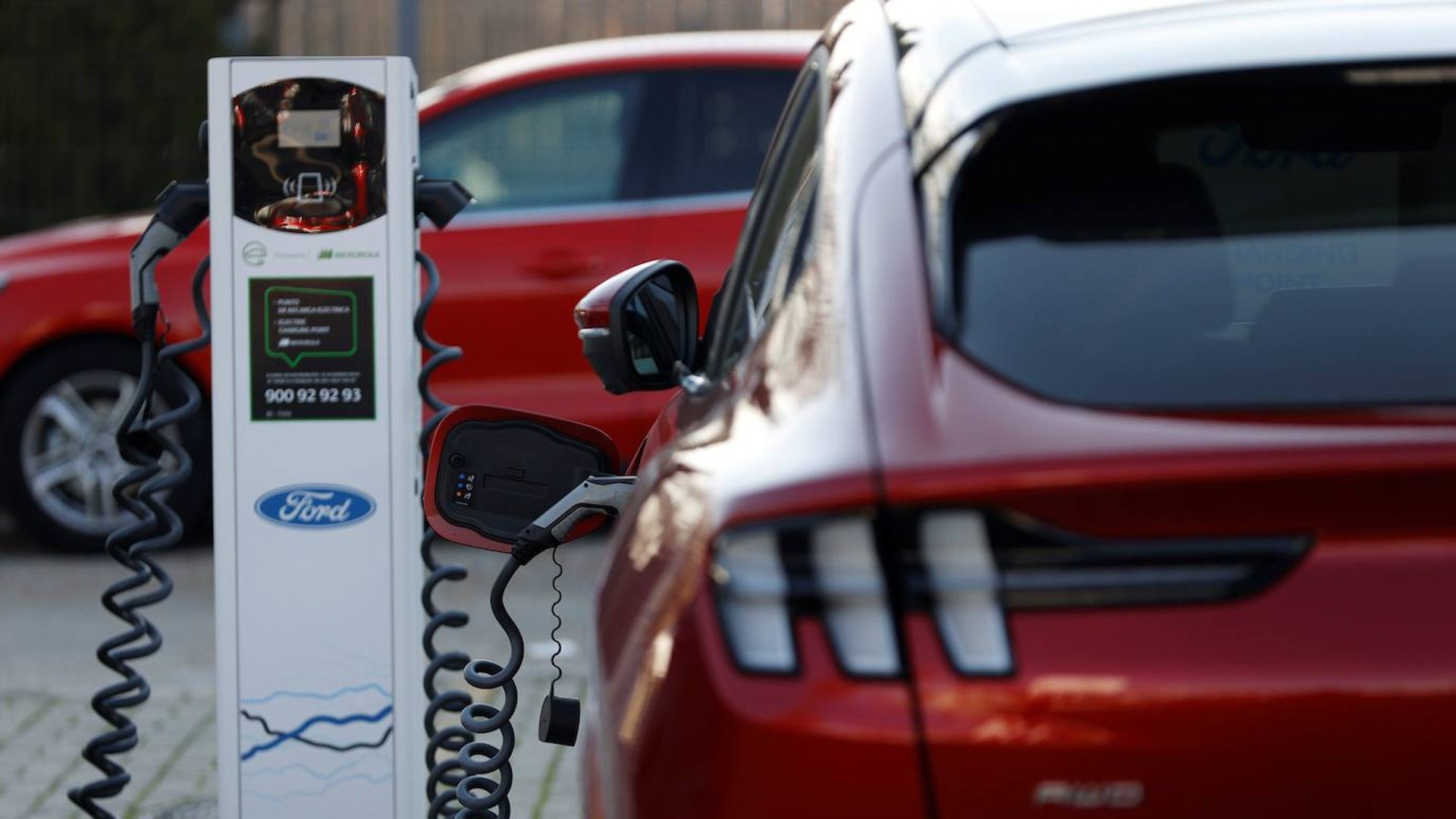 Dónde recargar un coche eléctrico en Valencia, Castellón y Alicante | ¿Tengo un coche eléctrico? ¿Dónde puedo recargarlo?