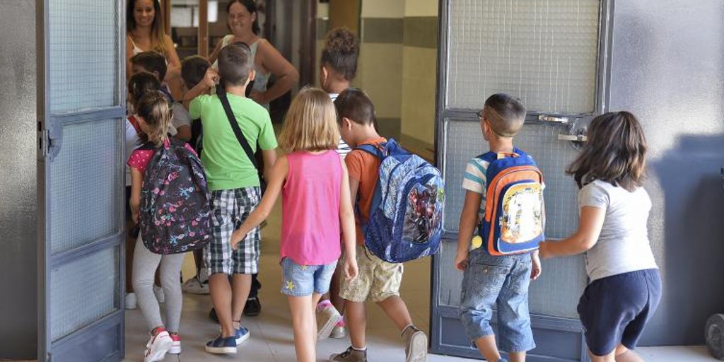 Educación ofrece 19.556 plazas para nuevos alumnos en centros escolares de Sevilla, 256 más que el curso pasado.
