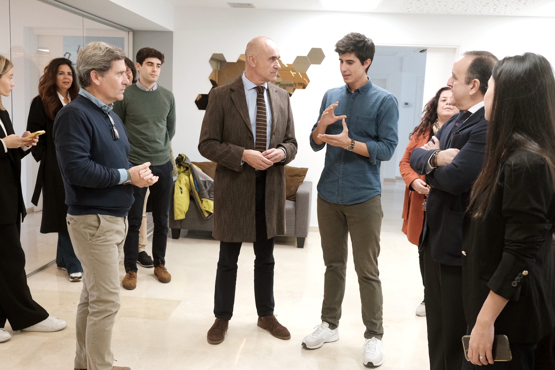 El Alcalde de Sevilla liderará desde el Ayuntamiento una estrategia para unir y diseñar el gran ecosistema de start-ups y emprendedores repartidos por toda la ciudad.