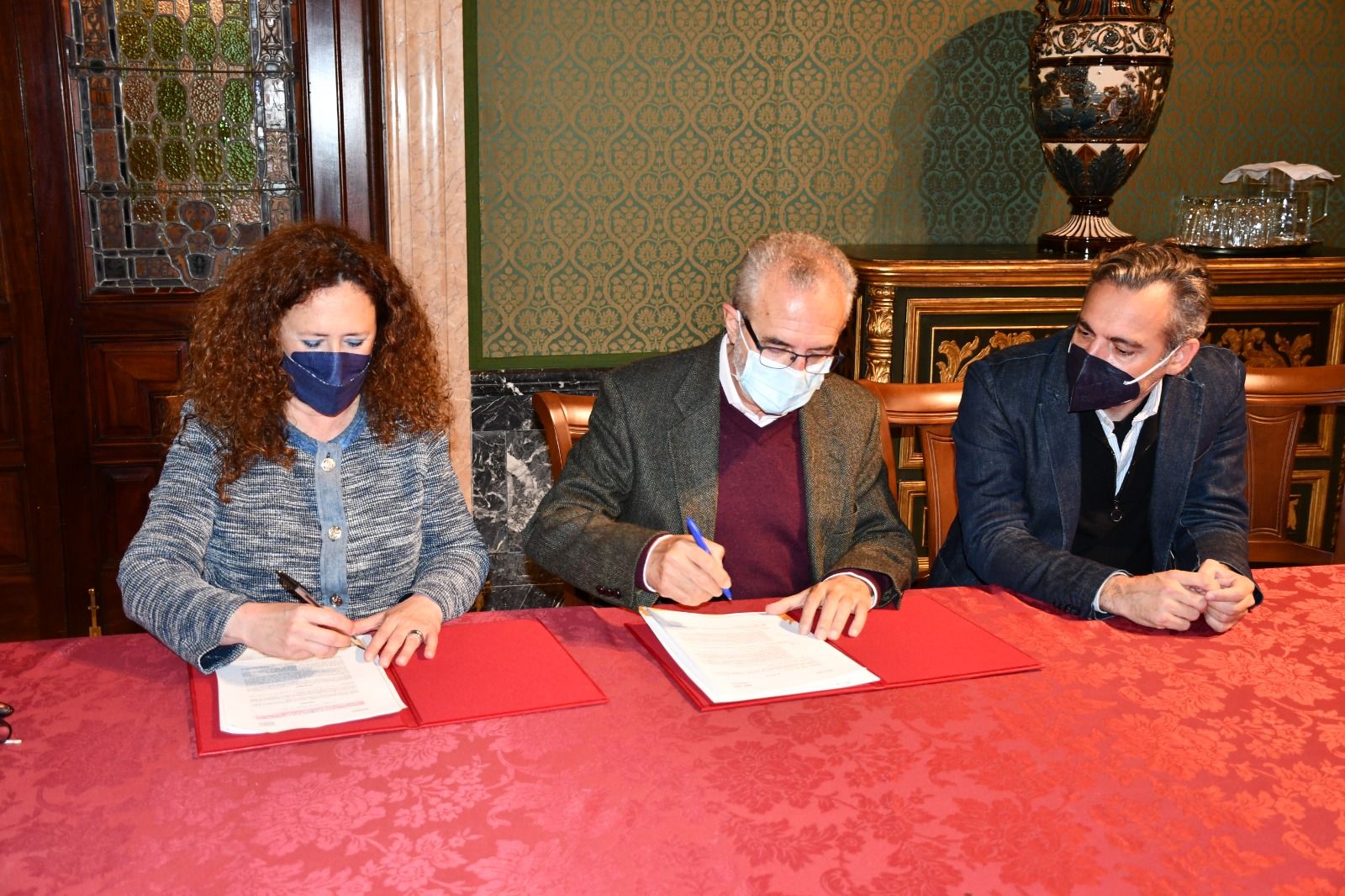 El Ayuntamiento avanza en el proceso de rehabilitación de Los Pajaritos-Nazaret asumiendo que Emvisesa dispondrá de las 144 viviendas de Urbanismo y locales de Patrimonio rehabilitados para instalar la oficina de dirección técnica.