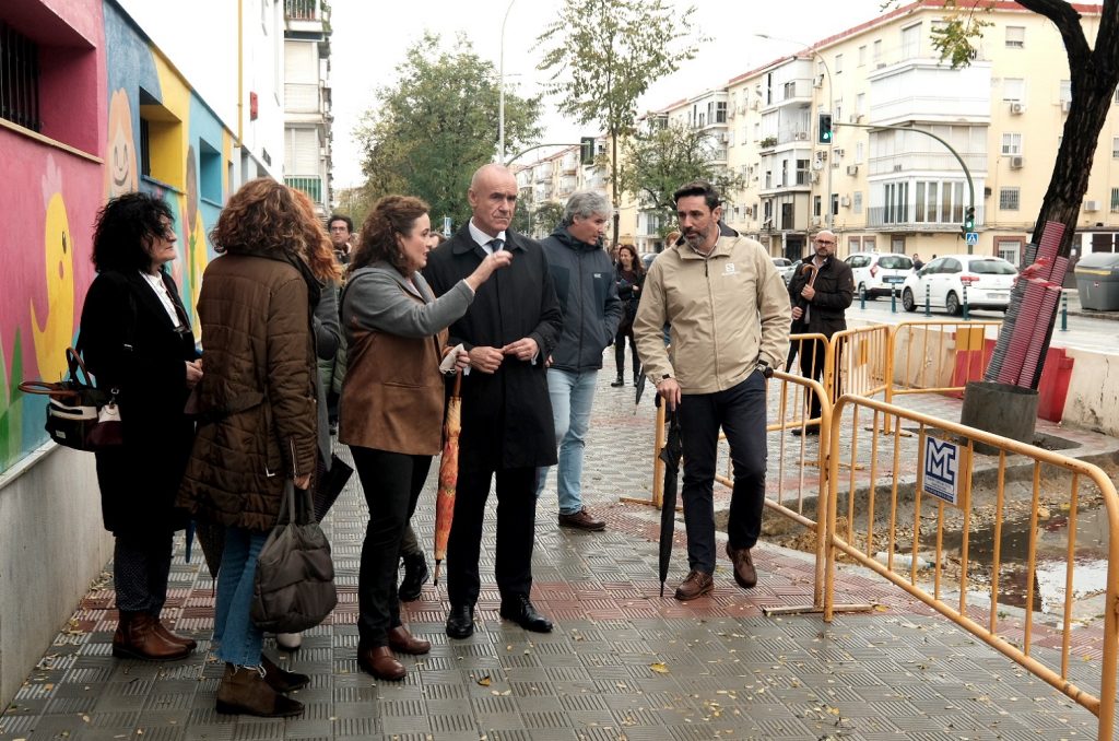 El Ayuntamiento completa en 2022 la inversión de 10 millones de euros prevista en el programa de microactuaciones para proyectos de accesibilidad, pavimentación, mejora de caminos y vías y recuperación de espacios públicos en todos los ámbitos y se proyectan otros 11 millones para 2023.
