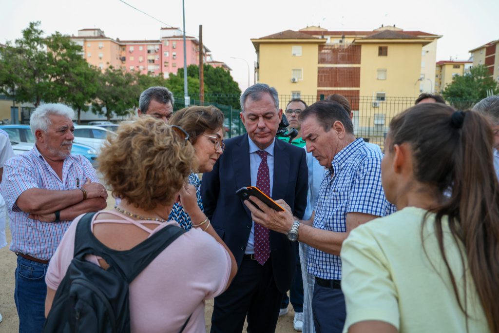 El Ayuntamiento de Sevilla renovará el pavimento y adecuará las instalaciones del Polideportivo Ontur para reabrirlo al público - Actualidad