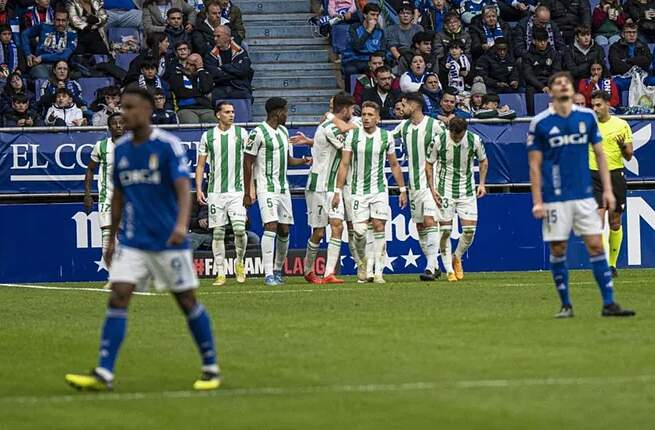 El Córdoba gana su primer partido fuera de casa en el Tartiere, 2-3