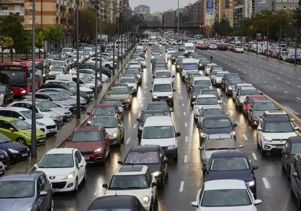 El Defensor del Pueblo investiga a Valencia por dar marcha atrás con la aplicación de la zona de bajas emisiones
