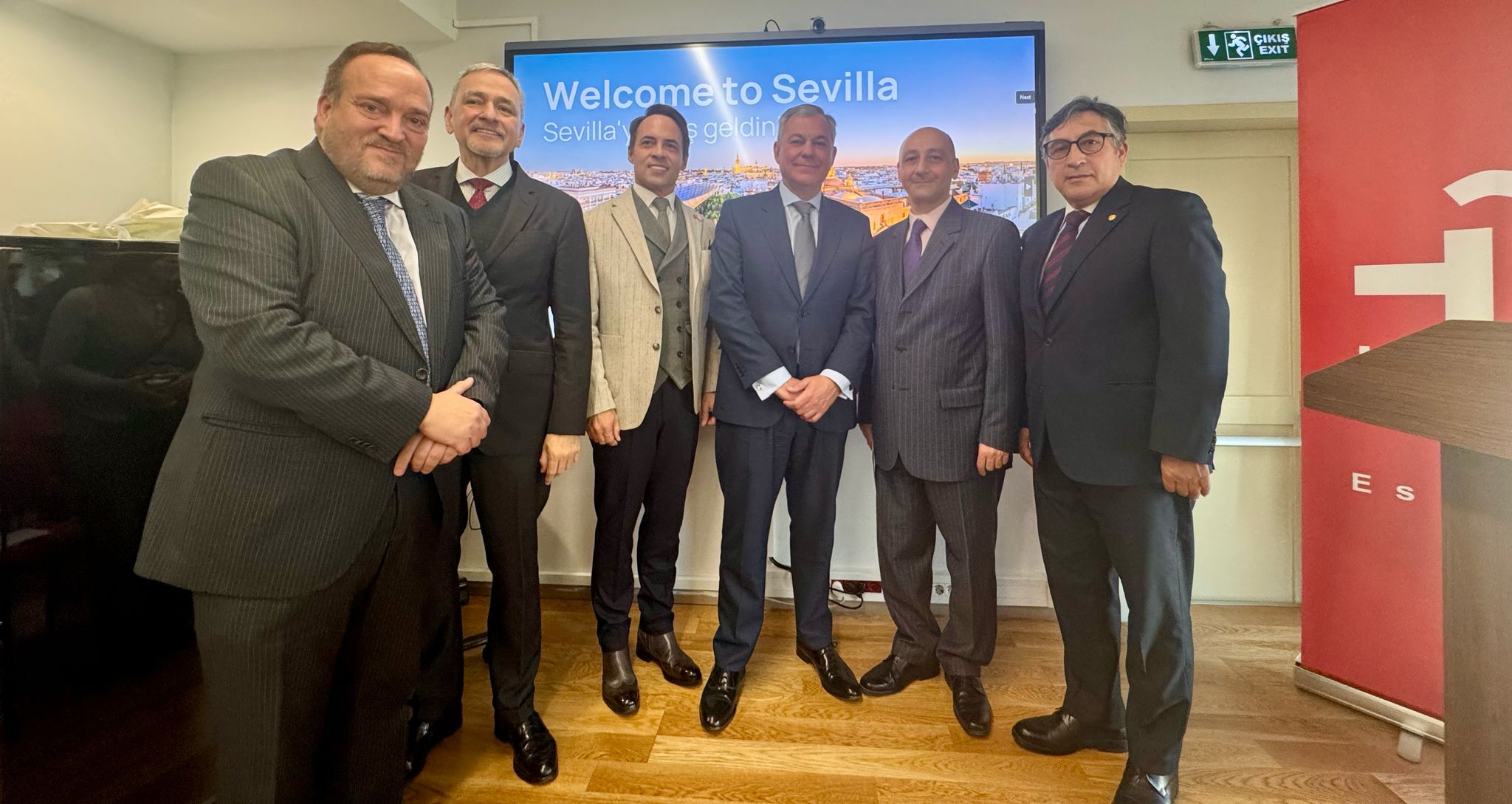 El alcalde Sanz presenta 'Sevilla, Ciudad de Ópera' en el Instituto Cervantes de Estambul - Noticias