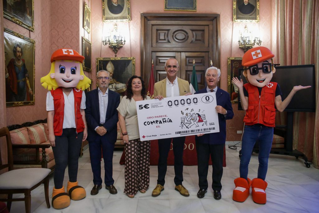 El alcalde y presidente de Cruz Roja Provincial provincia de Sevilla hace un llamamiento a los sevillanos para ganar el Sorteo de Oro