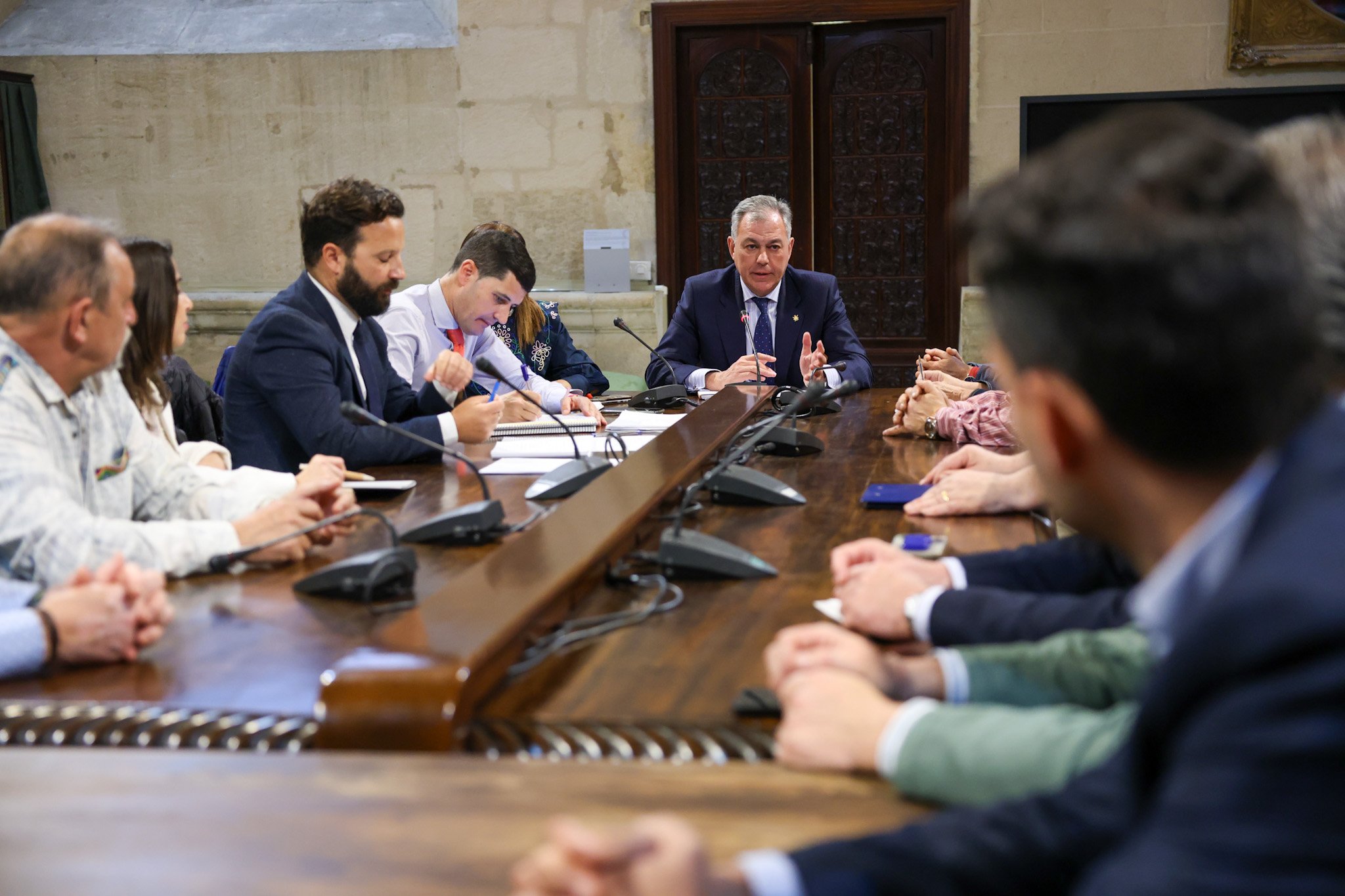 El ayuntamiento está trabajando con la Federación de Mercados de Abastos de Sevilla en un plan estratégico para la promoción y modernización de estos comercios tradicionales.