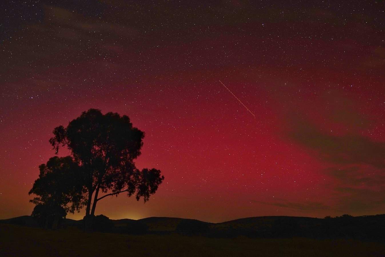El cielo nocturno de Córdoba disfrutó del resplandor de una aurora boreal