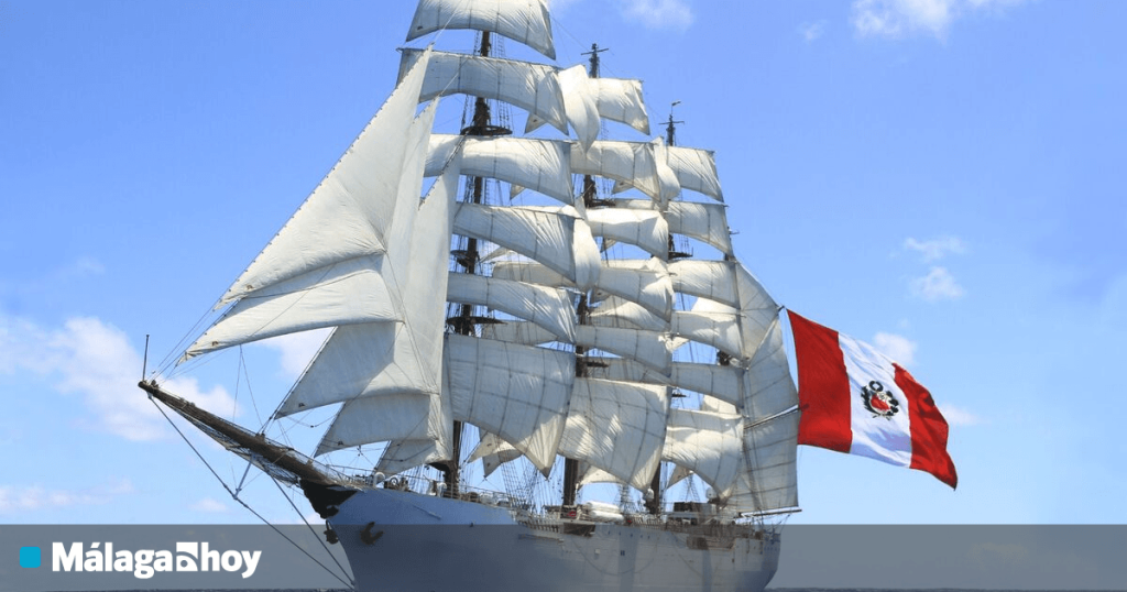El espectacular buque escuela de la Marina peruana visita Málaga