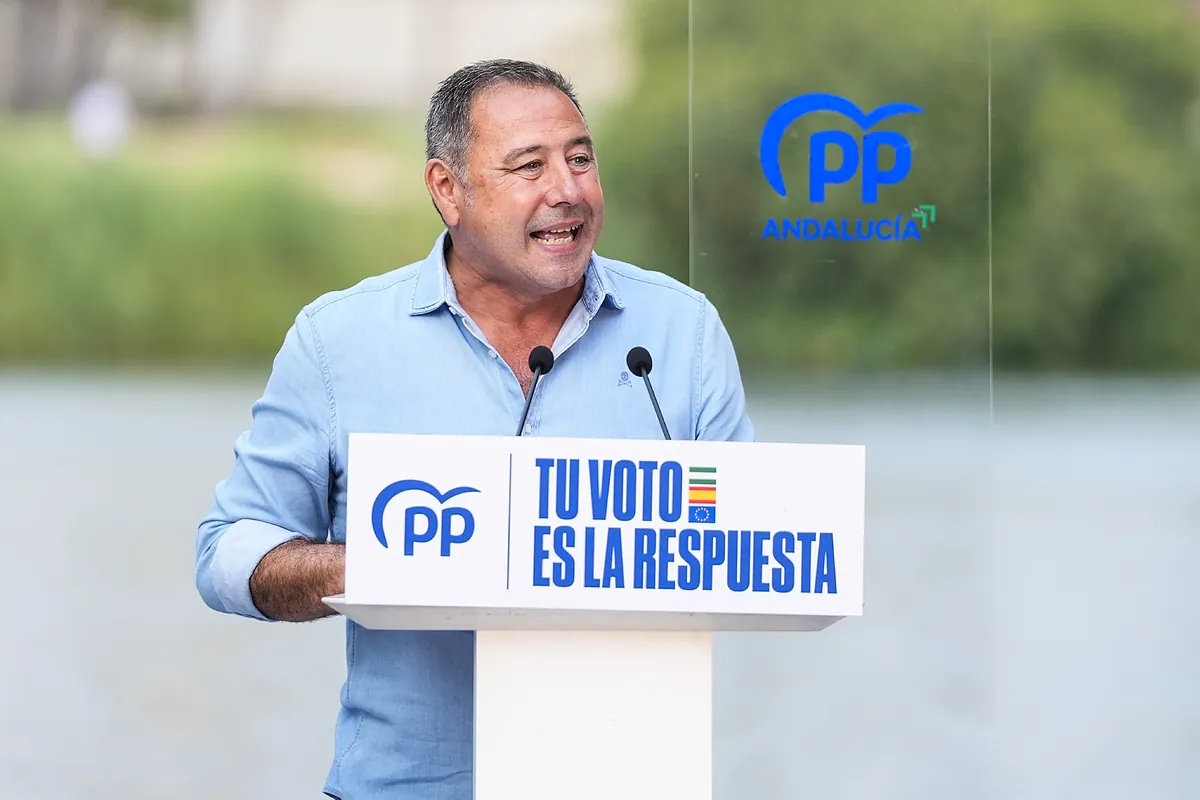 El presidente del PP de Sevilla está siendo investigado por la construcción de un tanatorio privado.