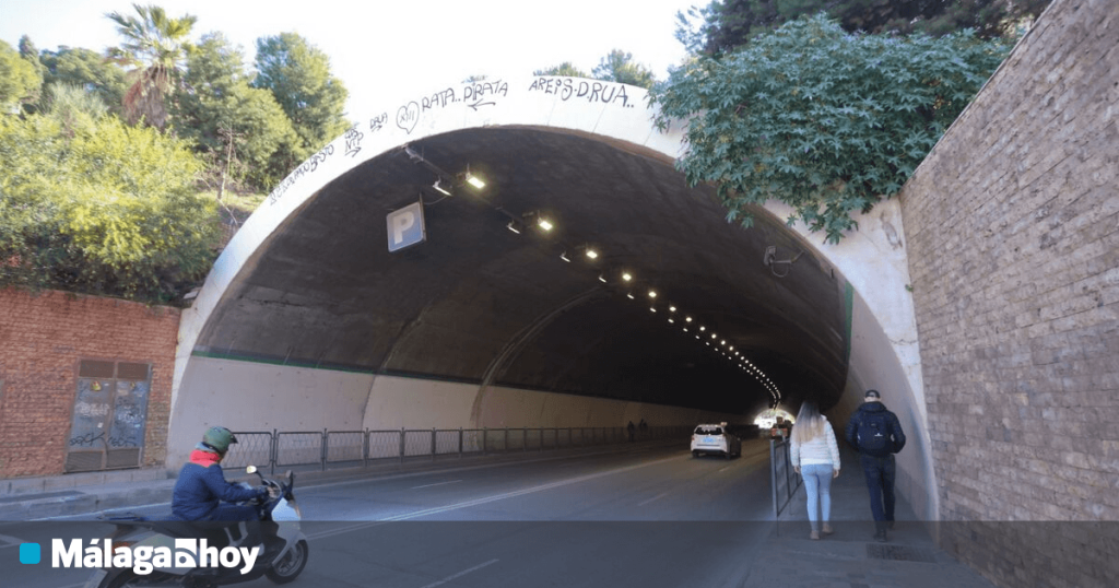 El túnel de la Alcazaba de Málaga abrirá al tráfico en ambos sentidos durante el montaje de las mamparas