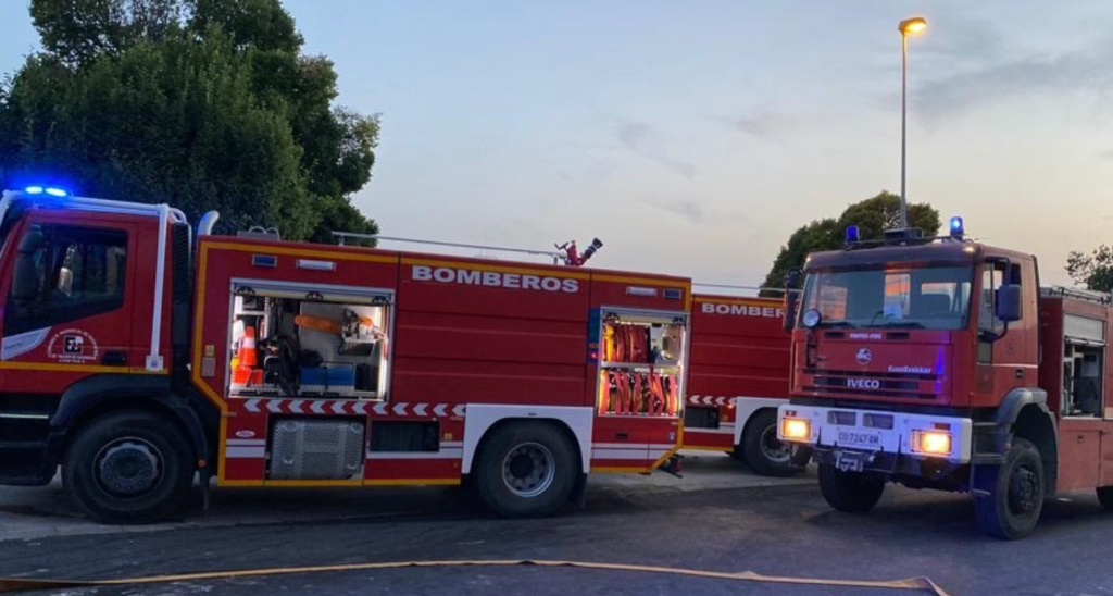 Encuentran y rescatan a un menor solo dentro de un coche en Córdoba