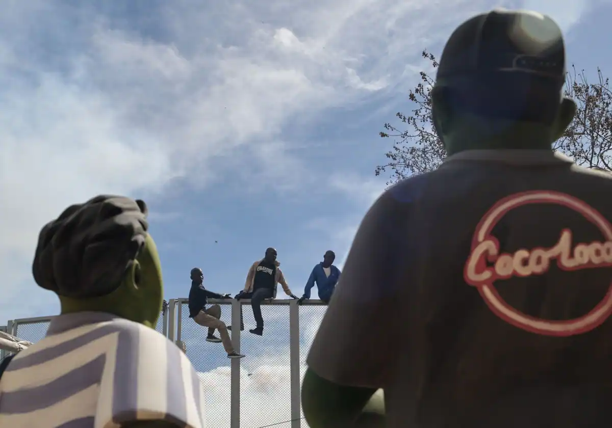 Escif defiende su escena de los migrantes sobre la valla de la mascletà pero pide disculpas