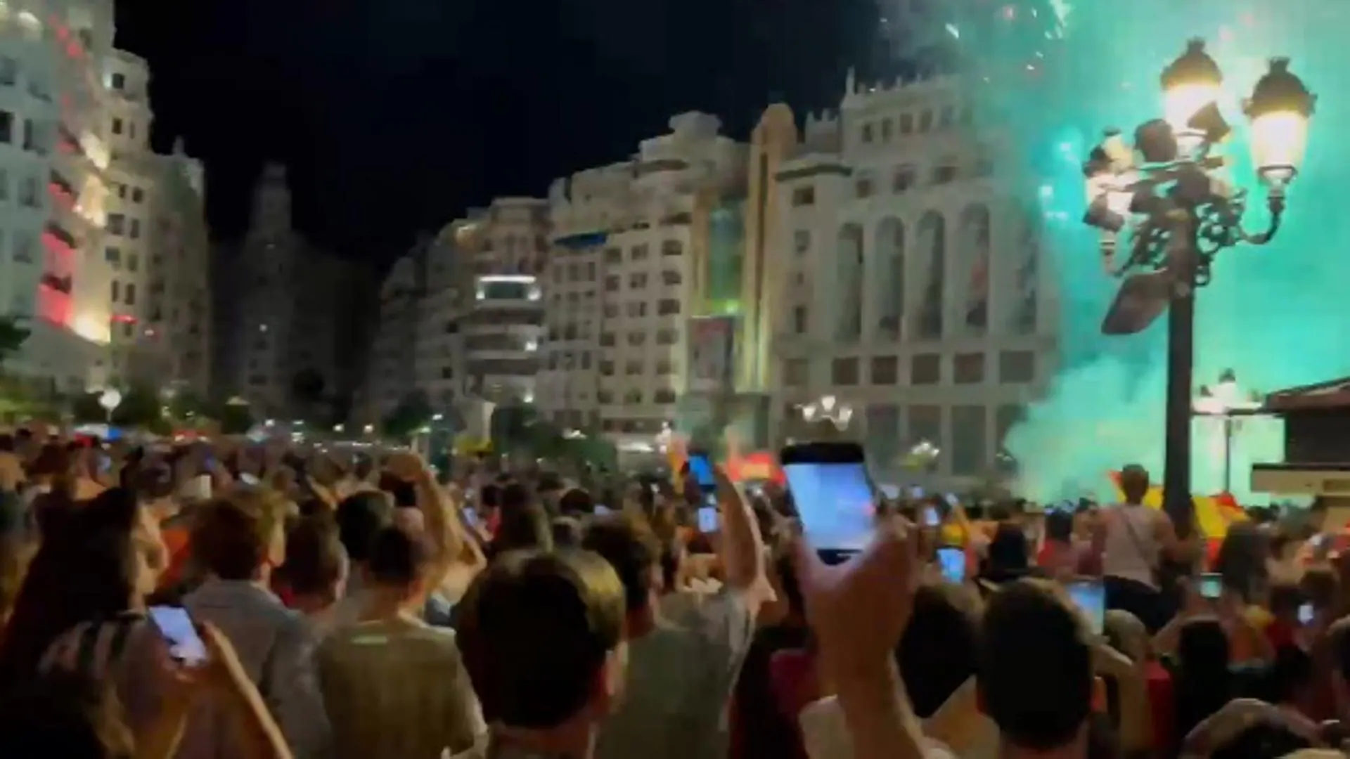 Fuegos artificiales en Valencia para celebrar la victoria de España
