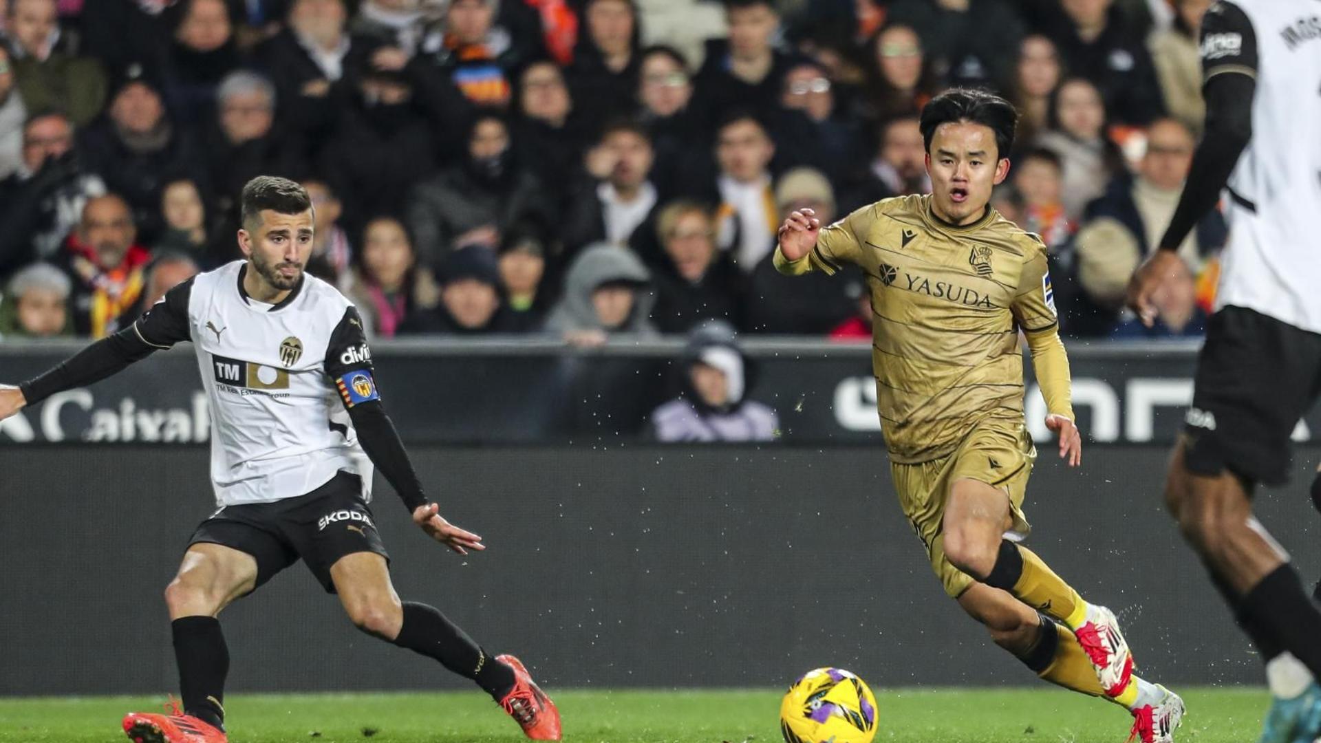 Insultos a Kubo y Barrenetxea en Mestalla | Comunicado oficial del Valencia CF y la Real Sociedad tras los graves insultos a Kubo y Barrenetxea en Mestalla