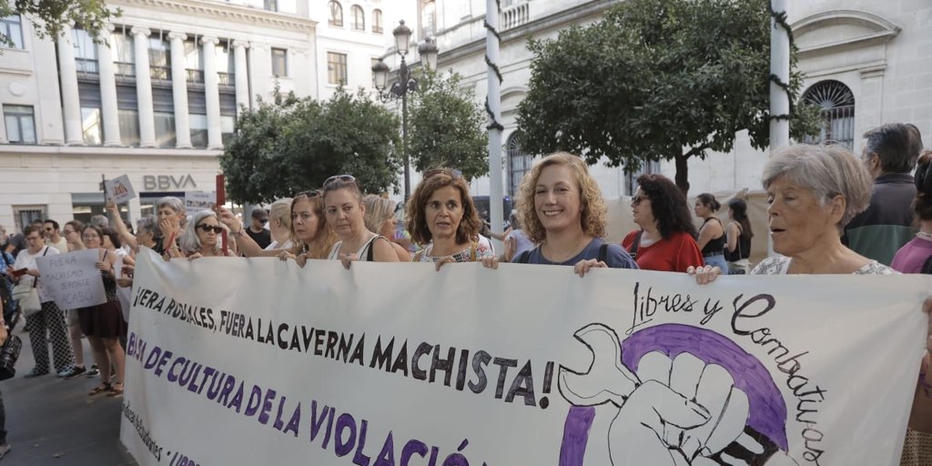 La manifestación contra Luis Rubiales reúne a 300 personas en Sevilla