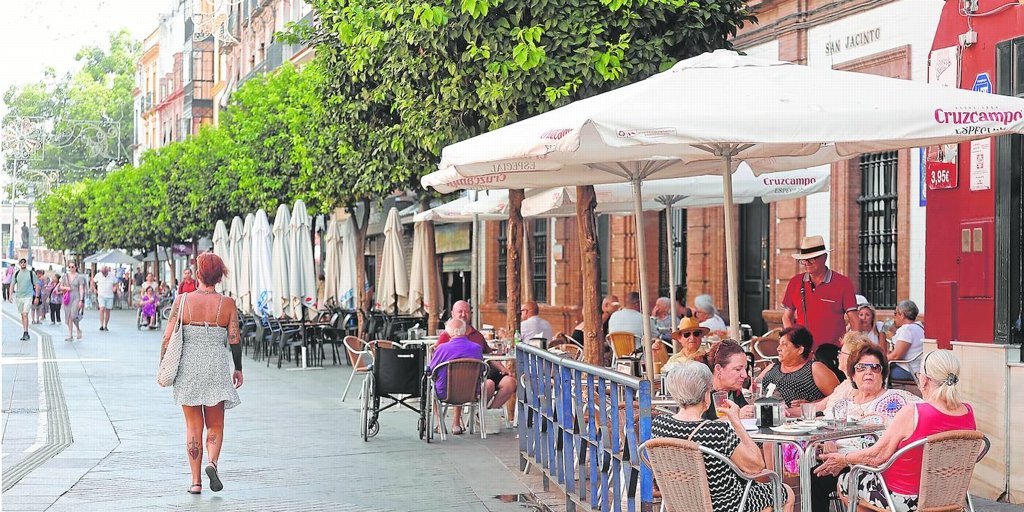 Los hosteleros y residentes de Sevilla vuelven a enfrentarse al ayuntamiento como árbitro.