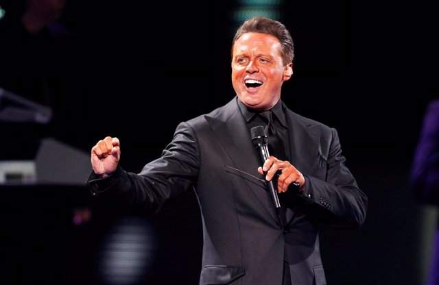 Luis Miguel aterriza en la arena de Córdoba