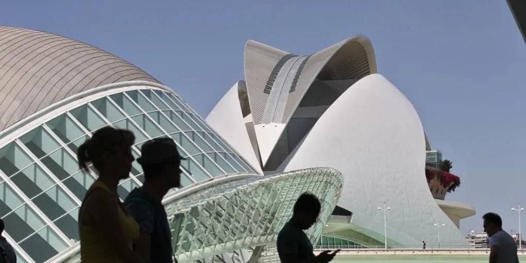 Málaga y Valencia emergen como destinos para el turismo de negocios
