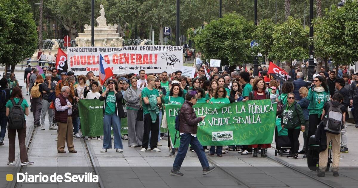 Manifestación en Sevilla de la Marea Verde Andaluza por una educación pública con más recursos