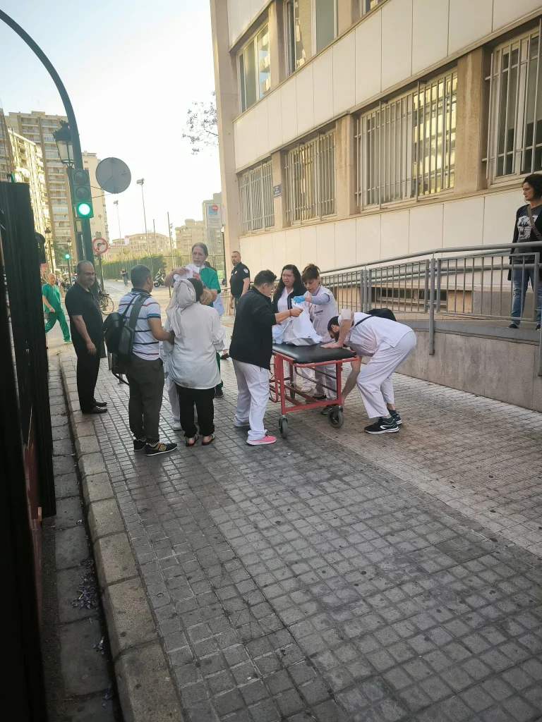 Nace un bebé en un autobús en Valencia EMT | Nace un bebé en un autobús en Valencia en un parto atendido por el padre y el resto de pasajeros.