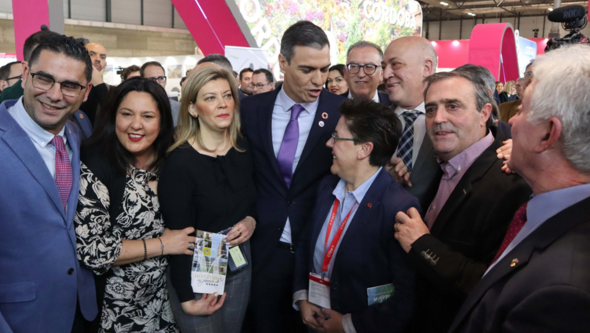 Pedro Sánchez visita el stand de Córdoba en Fitur