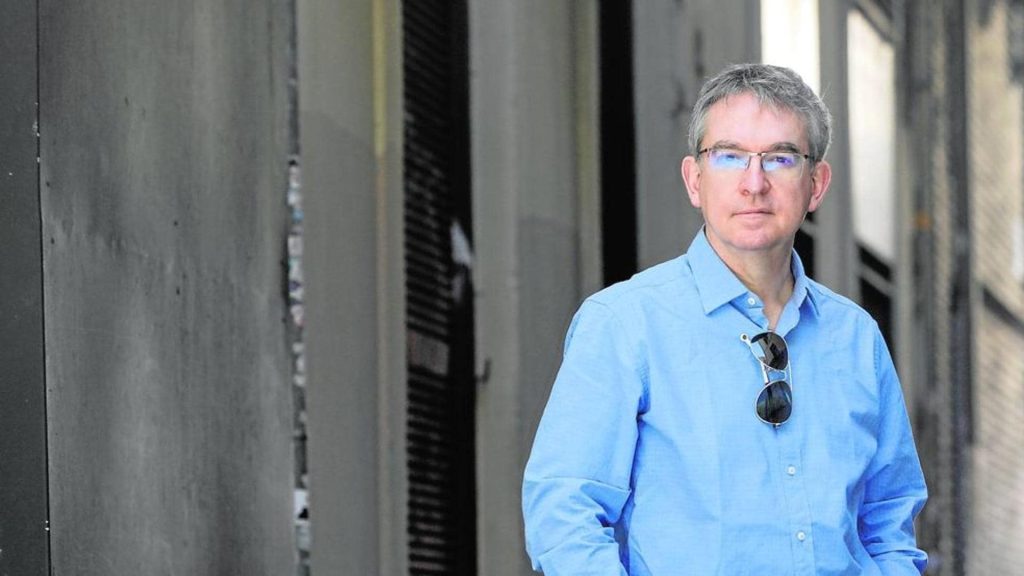 Santiago Posteguillo DANA Valencia | Santiago Posteguillo, enfermo de DANA: 'Fue muy cruel no avisar, pero es más cruel no ayudar con la energía necesaria.