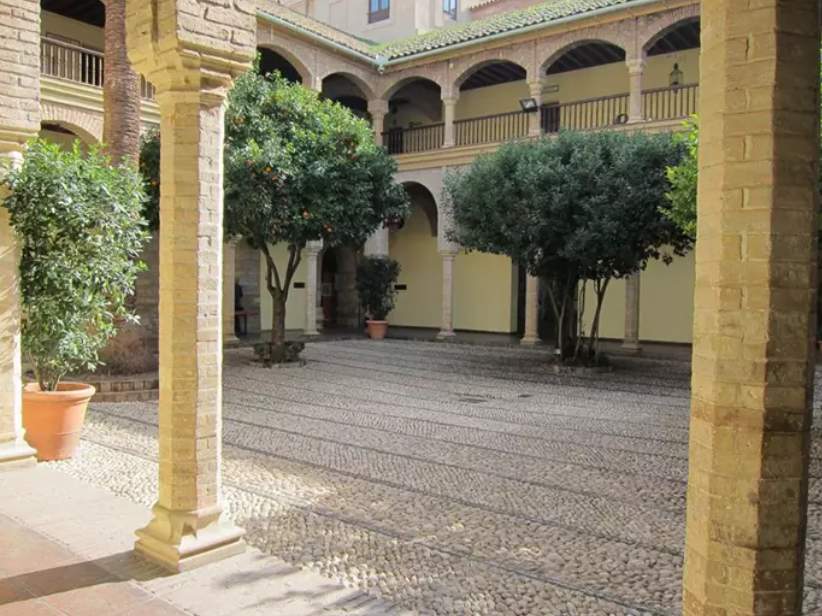 Se denuncia el "dumping" del Ayuntamiento de Córdoba en la oferta de congresos.