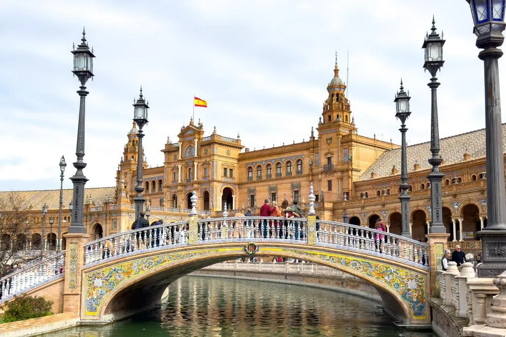 Sevilla cortará el suministro de agua a las viviendas turísticas que operen sin licencia