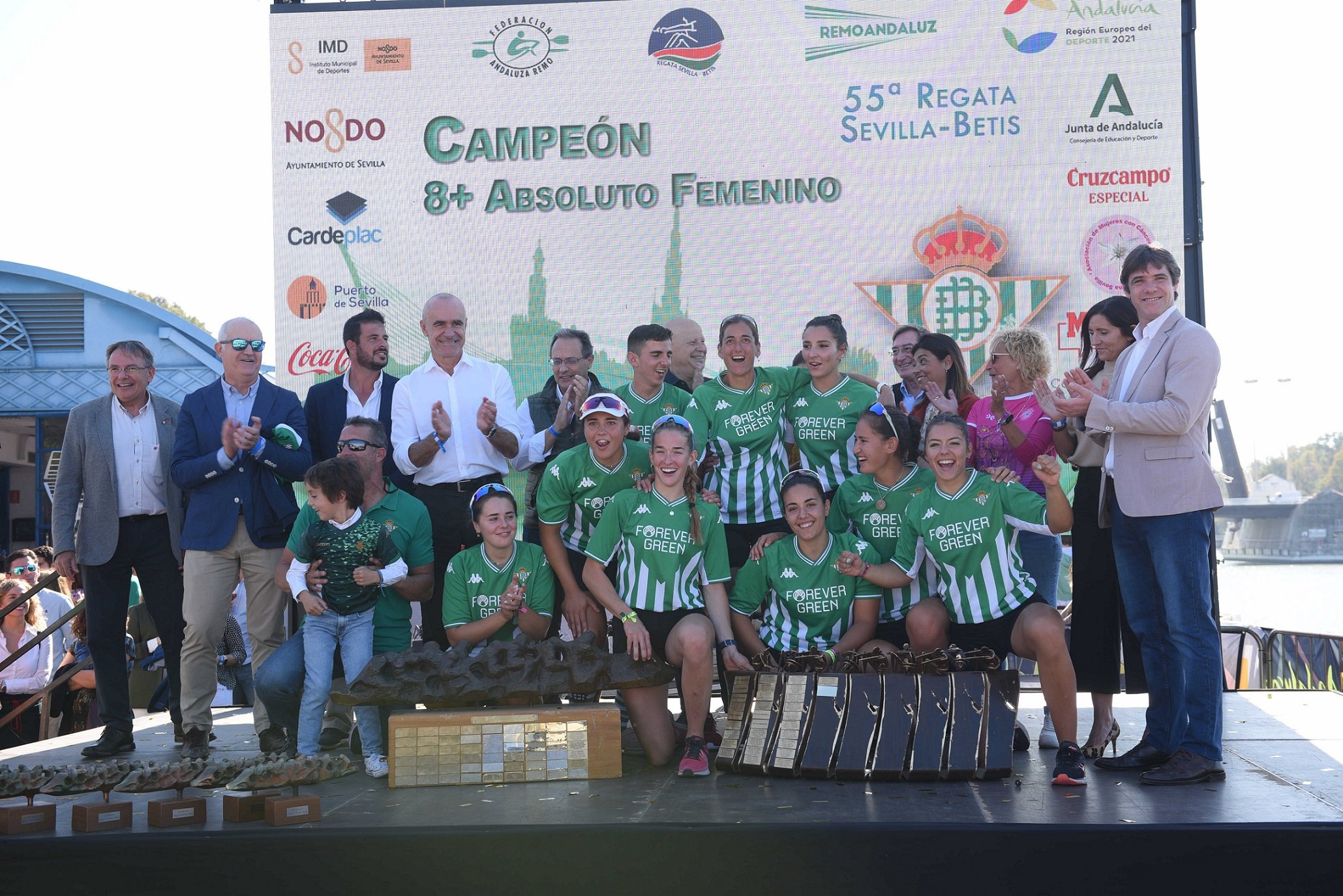 Sevilla será la capital nacional del deporte este fin de semana para celebrar el partido entre España y Suecia, la presencia de deportistas de élite de diversas disciplinas y la Regata Sevilla-Betis