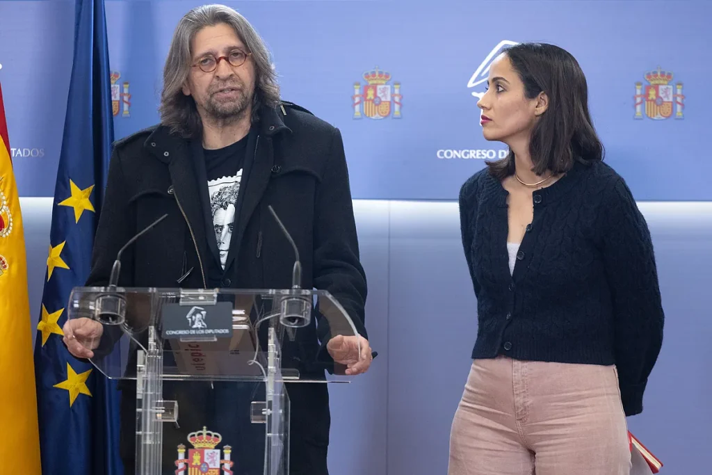 Un diputado de Sumar celebra su "boda republicana" en la Feria de Sevilla