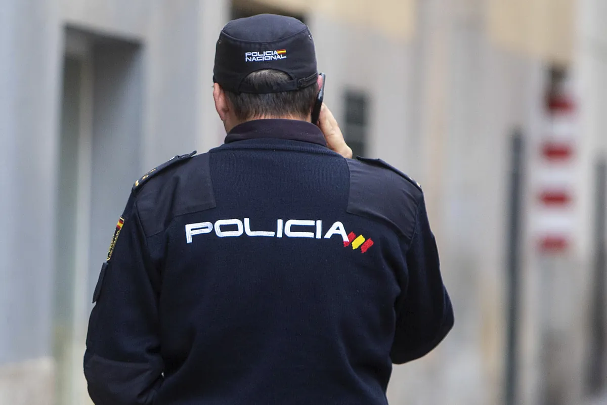 Un mantero senegalés que huía de la policía en Sevilla murió ahogado tras saltar al Guadalquivir.