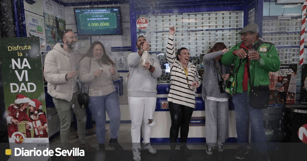 Vídeo: Emoción a raudales para los ganadores del Gordo en Écija: "Lo necesitábamos de verdad".