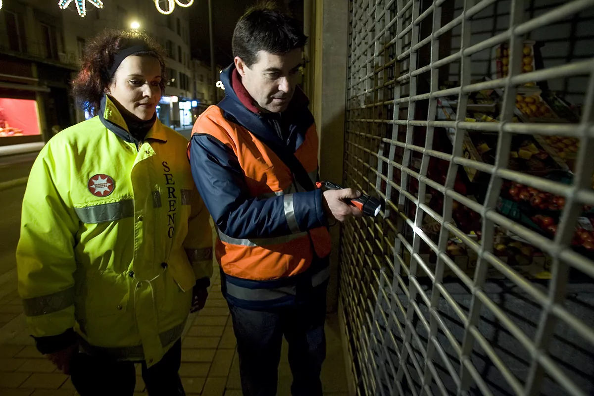 "¡A las dos y sereno! Sevilla recupera la figura del vigilante nocturno para "promover la civilización".