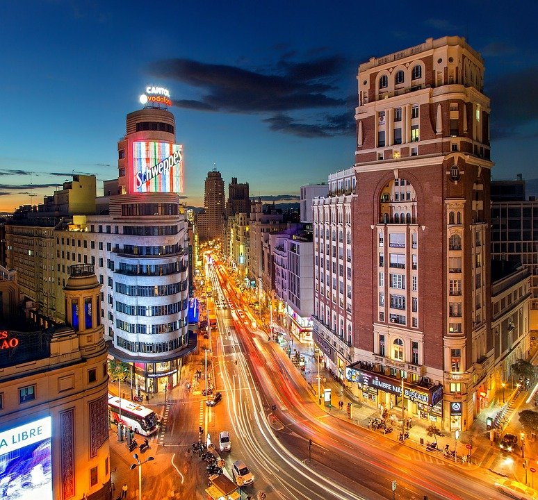 ¿Quieres vivir una experiencia única? Descubre todo lo que la Plaza de España de Écija tiene para ofrecer